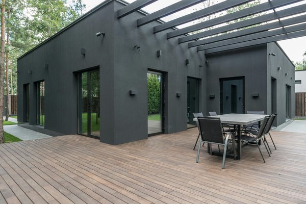 Bois adaptés pour une terrasse extérieure : guide complet